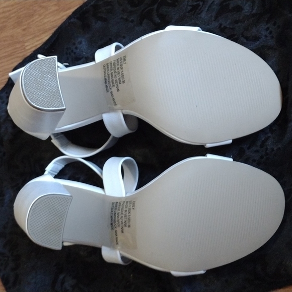 White strappy heels - Picture 4 of 4